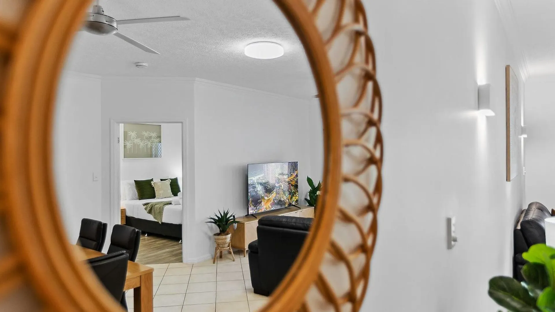 Apartment Cozy 3-Bedroom Oasis With Pool Access In Cairns