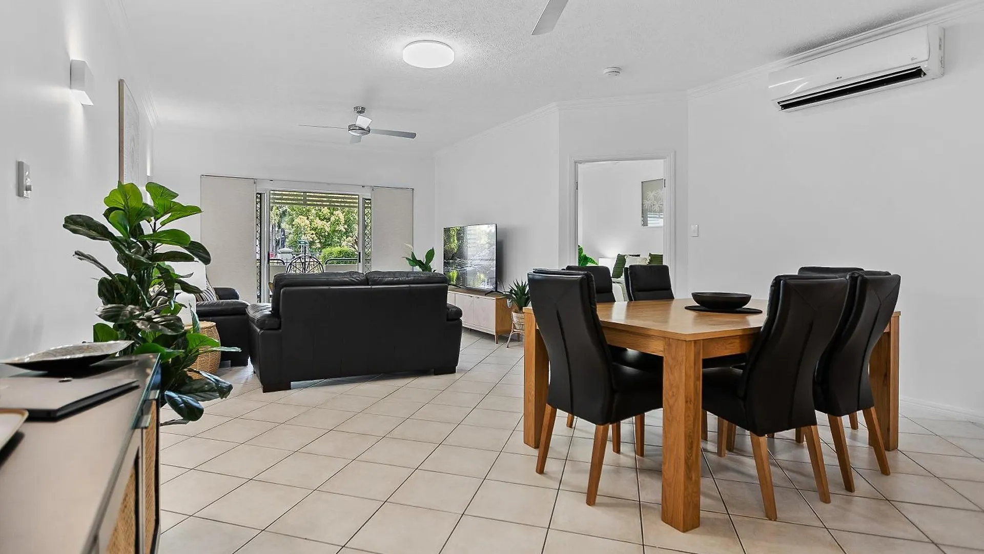 Apartment Cozy 3-Bedroom Oasis With Pool Access In Cairns