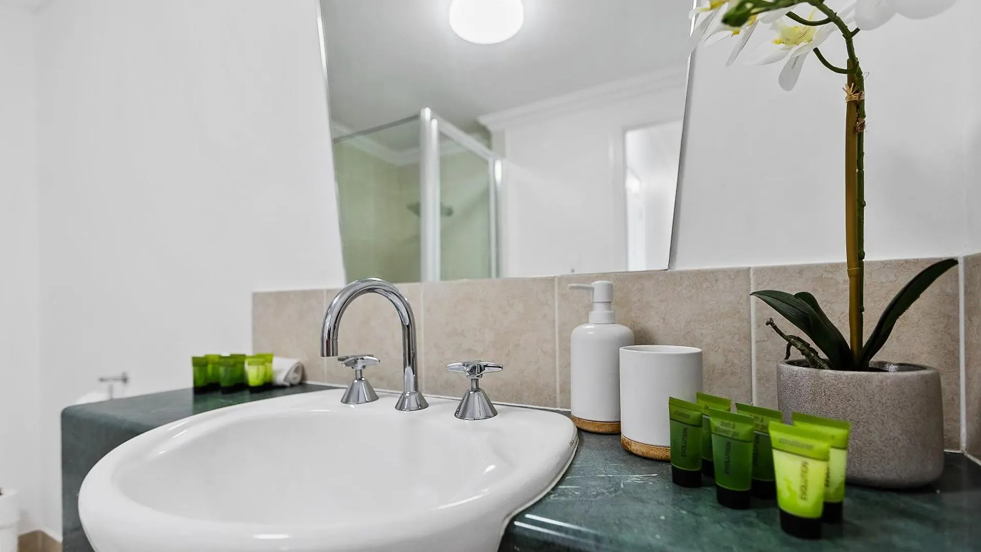 Apartment Cozy 3-Bedroom Oasis With Pool Access In Cairns