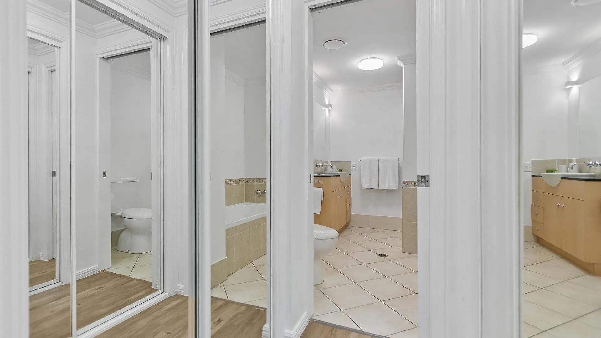 Cozy 3-Bedroom Oasis With Pool Access In Cairns 0*,
